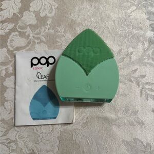 Pop Sonic Leaf rechargeable facial cleansing tool